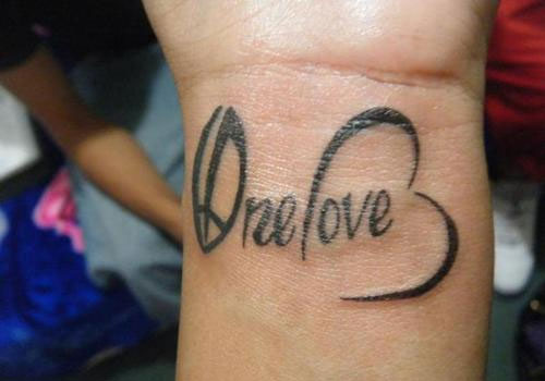 Тату надпись one love for life | Tattoo Academy