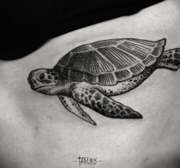 Реалистичная татуировка черепахи