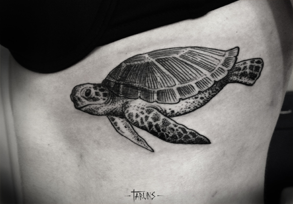 Реалистичная татуировка черепахи