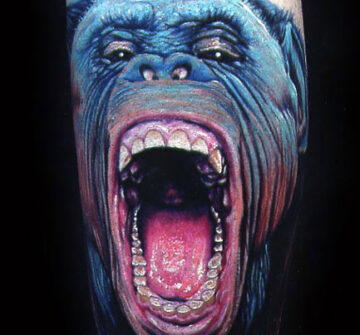 Реалистичная татуировка обезьяны с открытым ртом