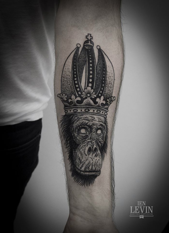 Татуировка обезьяны в короне