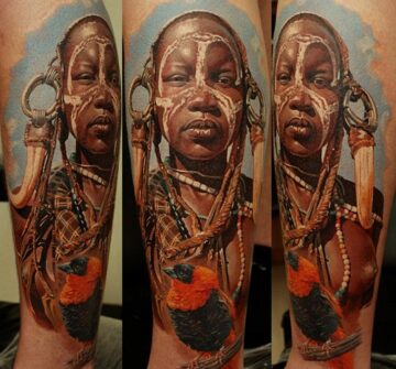 Татуировка африканской девочки с птицей