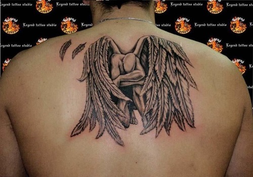 Мужская татуировка ангела на спине