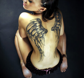 Ангельские крылья на спине