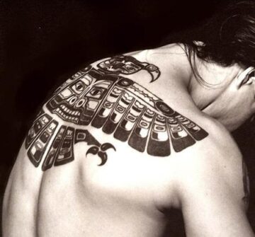 Татуировка орла в племенном стиле