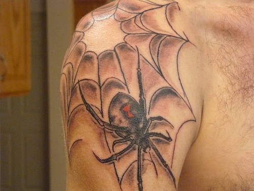 Татуировка паутины с пауком