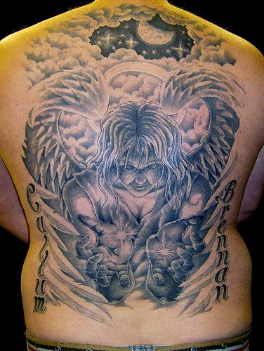 Татуировка на всю спину с ангелом и облаками
