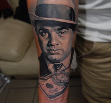 Портрет Аль Капоне и 20-долларовая купюра