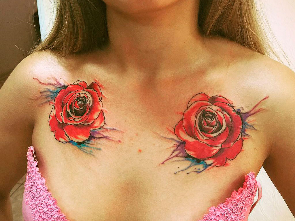 Две розы на груди - фото татуировок.