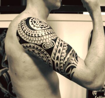 Мужская полинезийская тату на плече