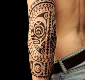 Полинезийская тату на локте