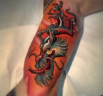 Цветной дракон на бицепсе