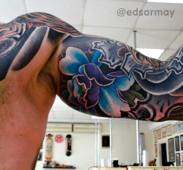 Японская тату на бицепсе и плече