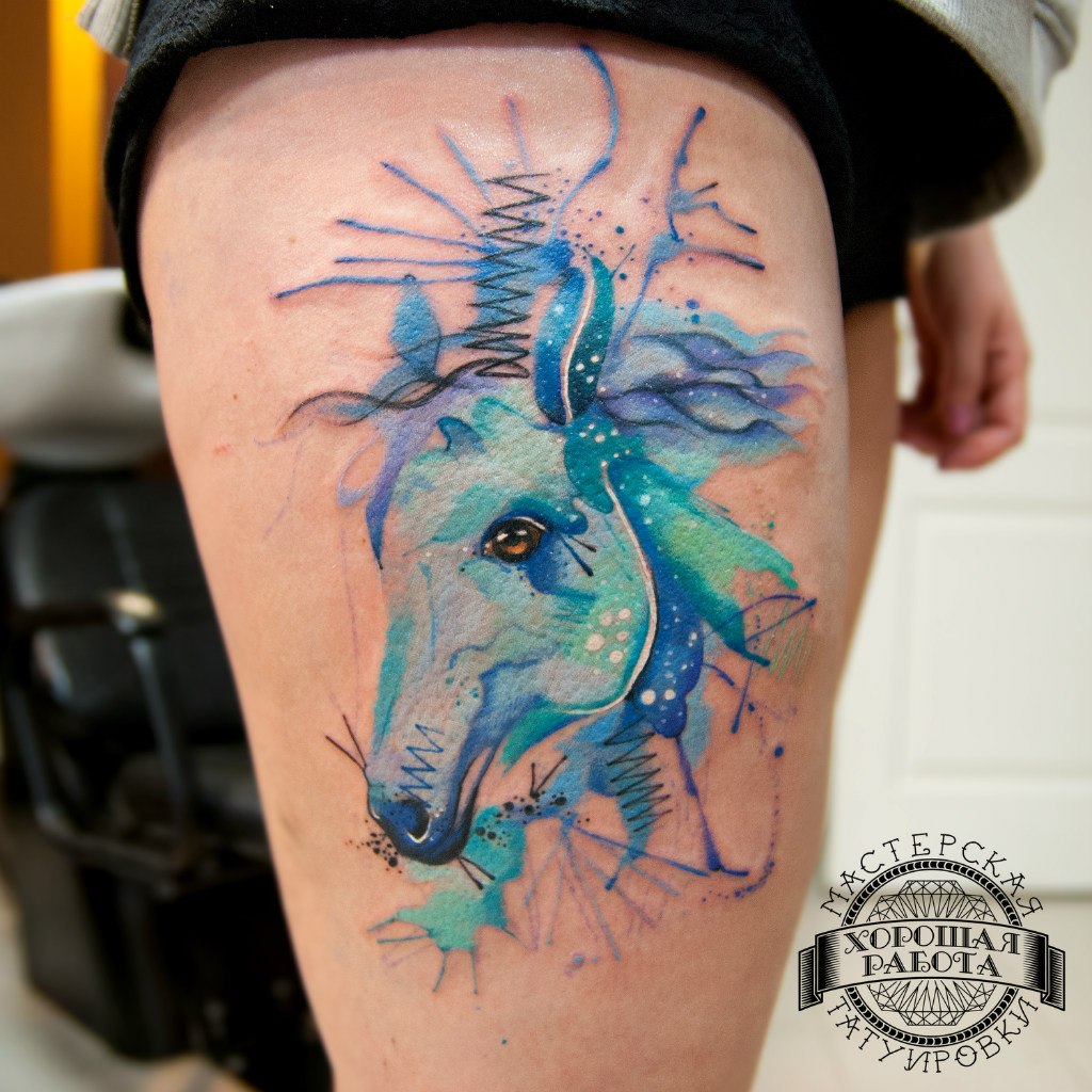 Синяя голова лошади, фото татуировок и эскизы от лучших тату-мастеров на ра...