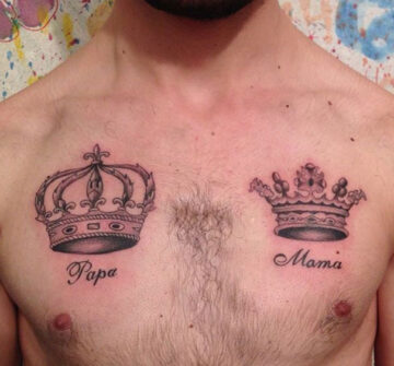 Две короны на груди