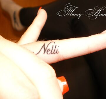 Имя Нелли на пальце