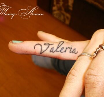 Имя Валерия на пальце