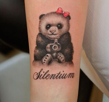 Панда и надпись Silentium