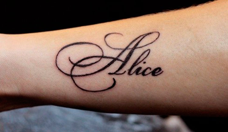 Имя Алиса на руке