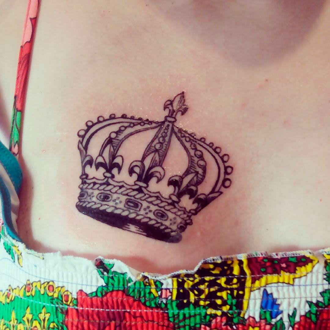 татуировки для мужчин корона на грудь фото 27