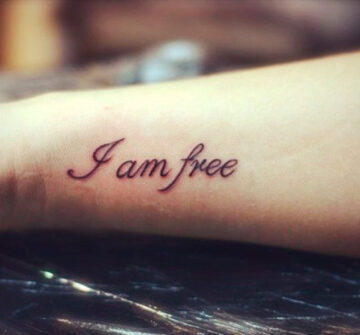 Маленькая надпись I am free