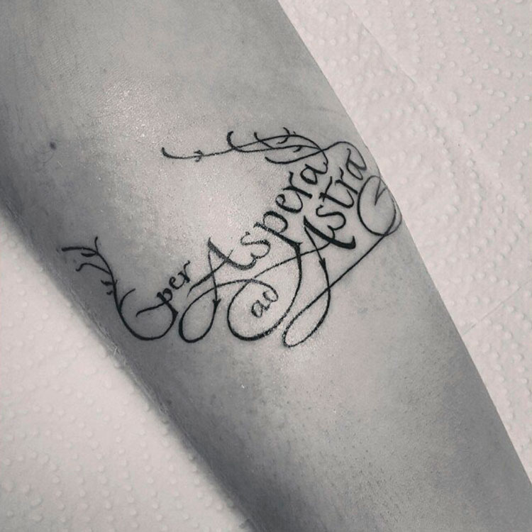 Per aspera ad astra - надпись на предплечье - фото татуировок.