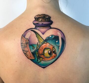 Татуировка рыбка внутри стеклянного сердца