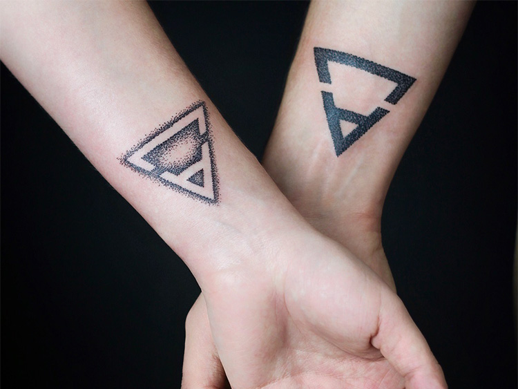Парные тату треугольники - фото татуировок