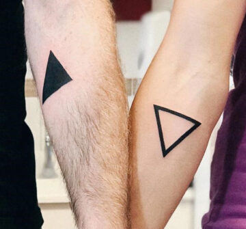 Треугольники, парные тату на руках
