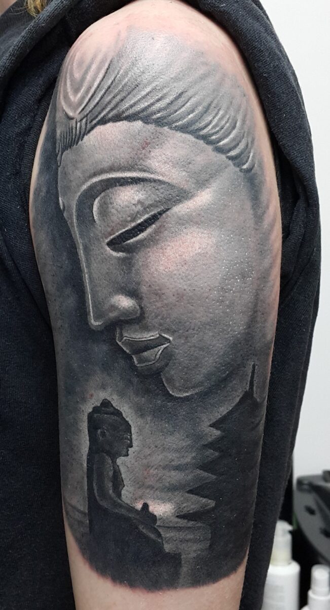 Будда, женская тату на плече