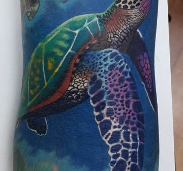 Морская черепаха, мужская тату на руке