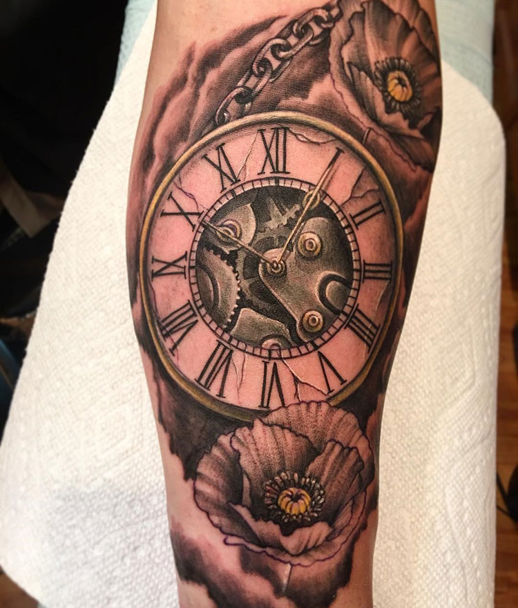 Часы с цветами, мужская тату на руке