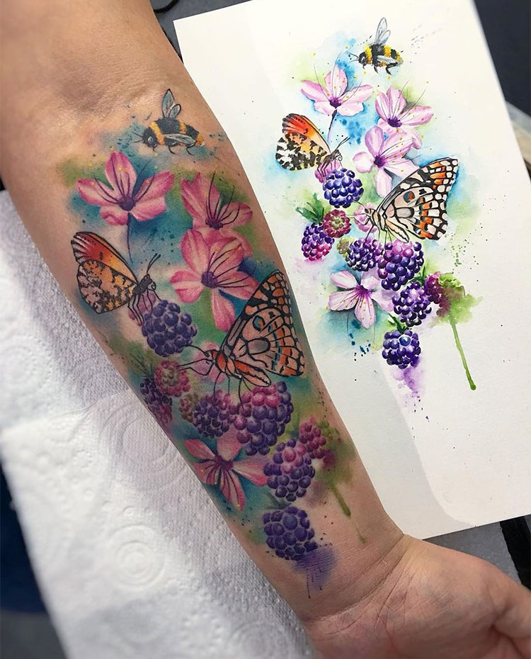 Цветы, ягоды и бабочки, тату на руке