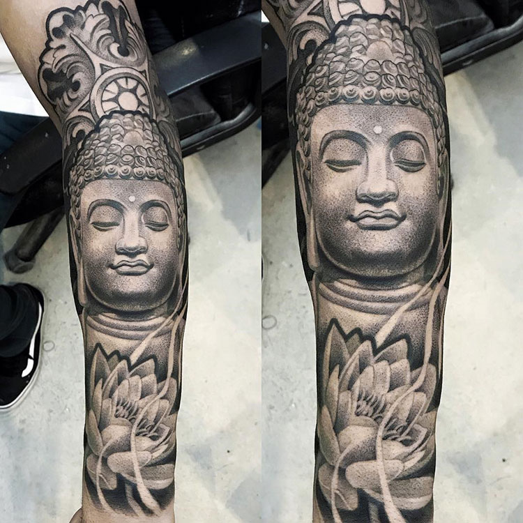 Будда с цветком лотоса, мужская тату на предплечье