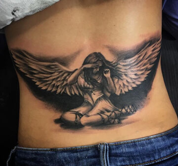 Девушка-ангел с крыльями, женская тату на спине