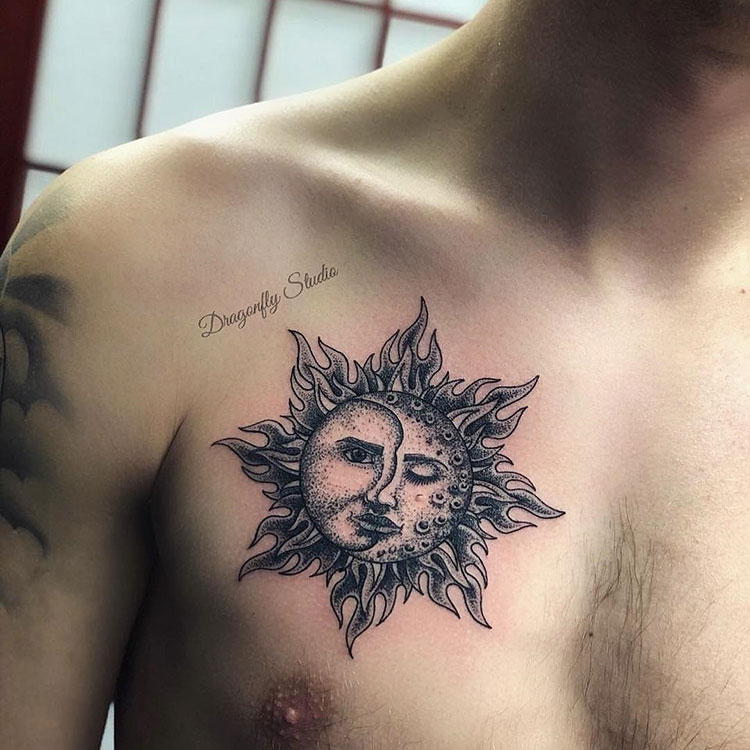 Солнце и луна, мужская тату на груди