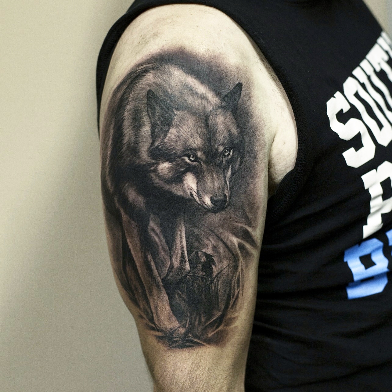 Татуировки мужские на плече волк