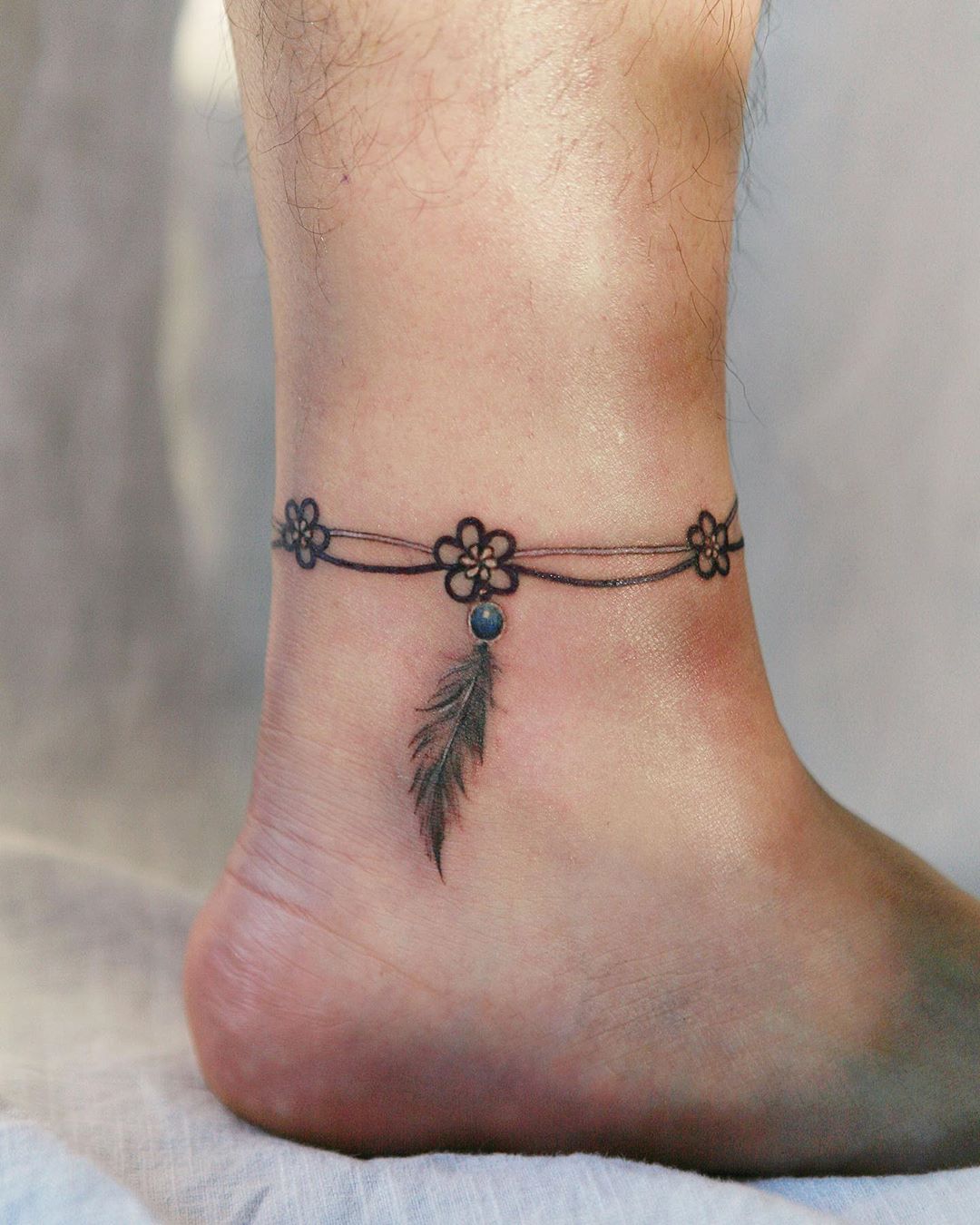 Татуировки для девушек на ноге браслет вокруг щиколотки