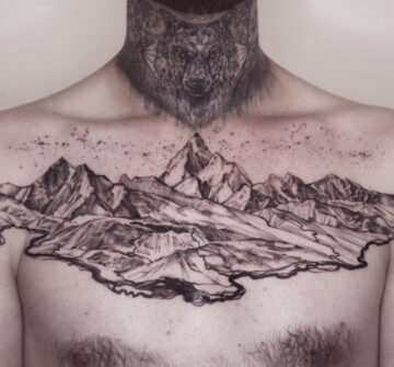 горы, мужская тату на груди