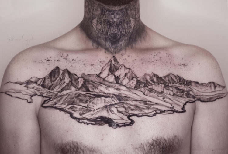 горы, мужская тату на груди