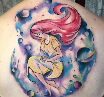 Девушка в космосе, акварельная тату на спине