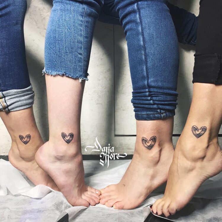 Парные татуировки для 4 подруг