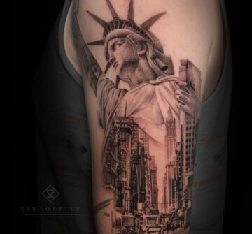 Статую свободы, Нью-Йорк, тату на плече у парня