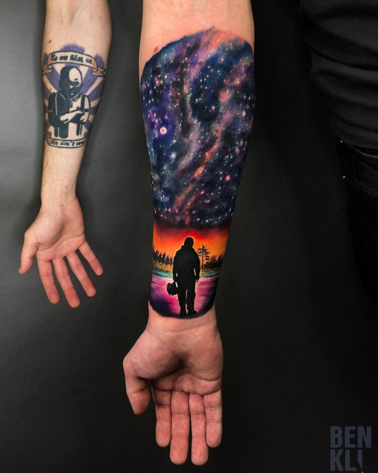 Космонавт и Млечный путь, перекрытие тату на руке