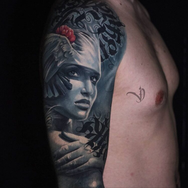 Тату блэк энд грей (black&grey), портреты, реализм на плече у парня