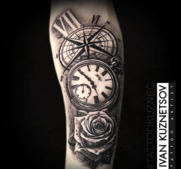 Тату блэк энд грей (black&grey), компас, розы, часы на предплечье у парня