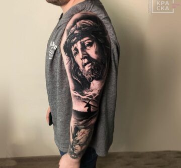 Тату блэк энд грей (black&grey), блэкворк (blackwork), иисус на плече, на руке у парня