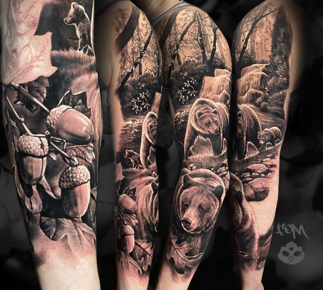 Уникальный рисунок в стиле татуировки медведь и лес
