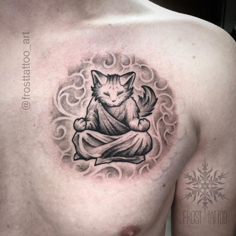 Кот-монах, тату на груди у парня