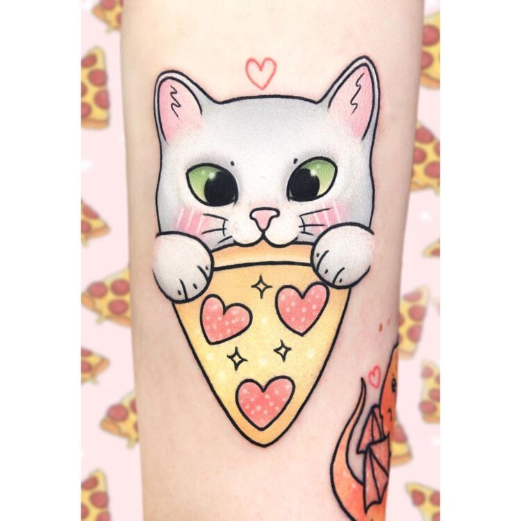 Котик с пиццей